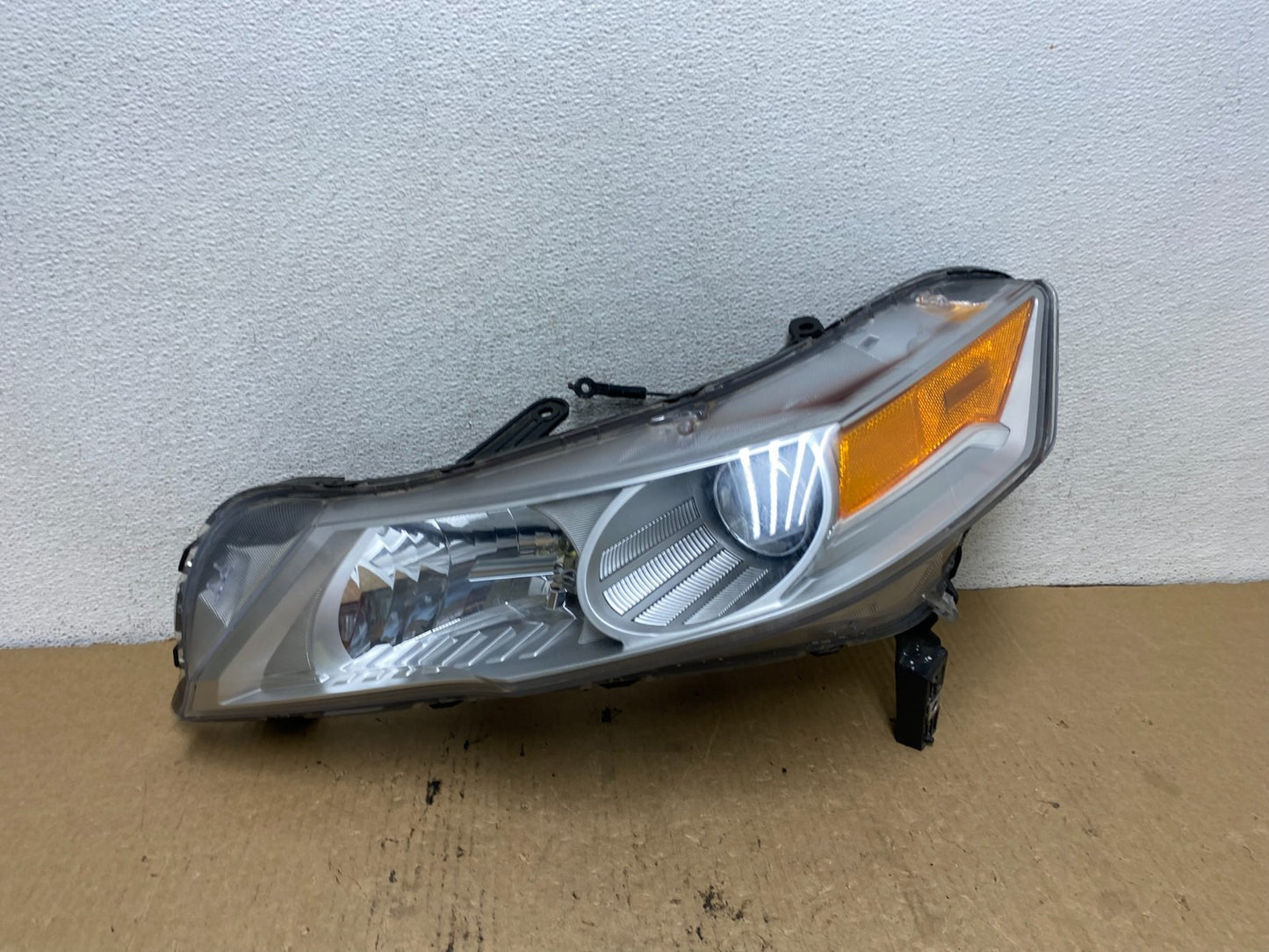 2009 to 2011 Acura TL Headlight Left Driver LH Side Xenon HID DEPO AG2376 DW0