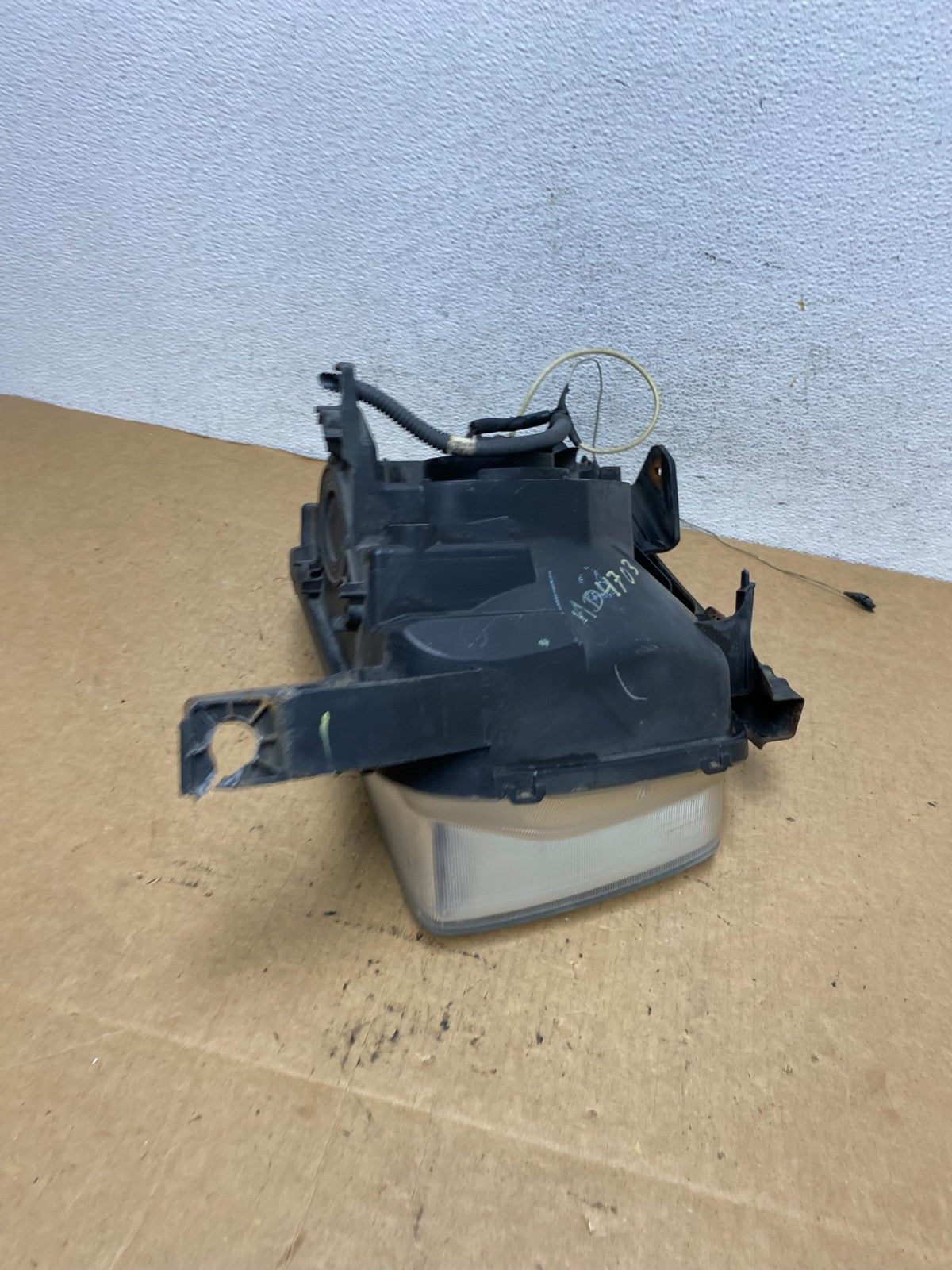 2003 to 2006 Honda Element Left Driver Lh Side Headlight AD4703 DW6