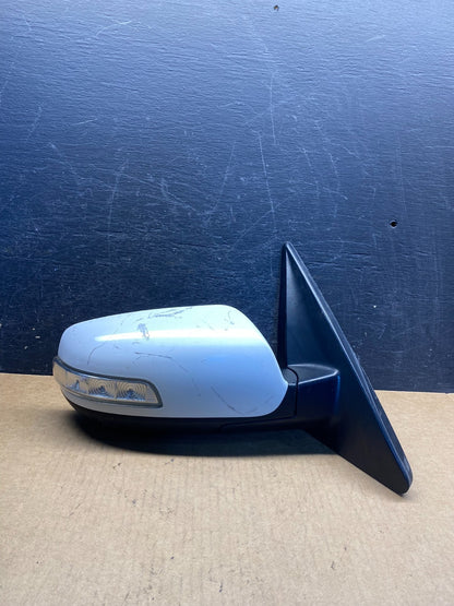 2011 to 2015 Kia Sorento Right Passenger Door Mirror Turn Signal AH7137 DW0