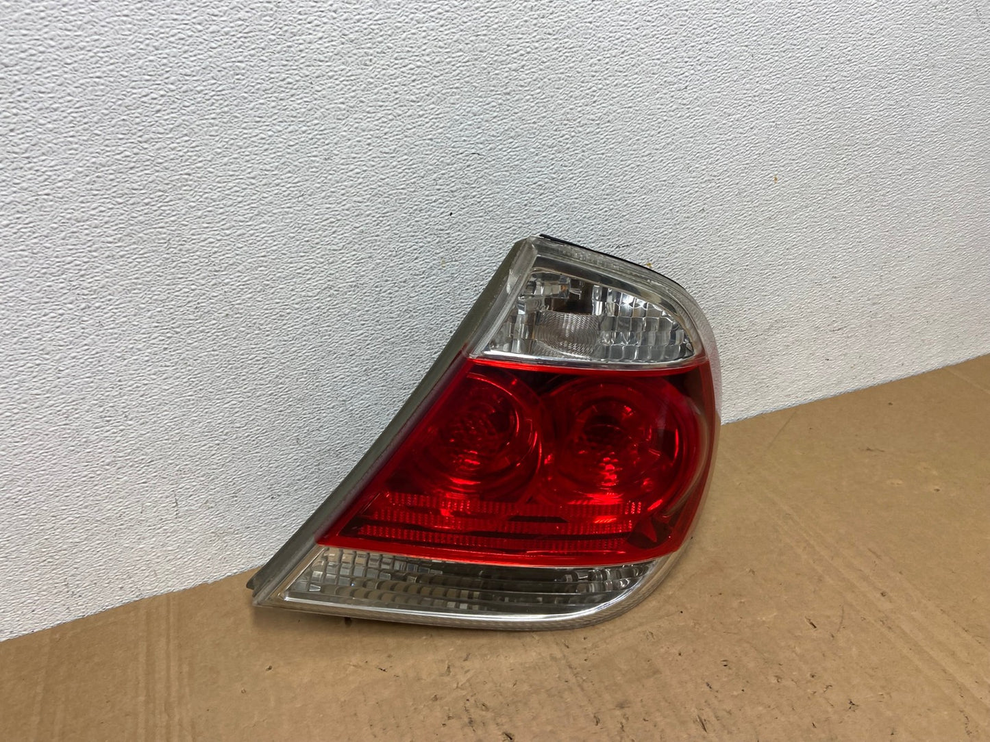 2005 to 2006 Toyota Camry Tail Light Right Passenger Side AD3183 LK2