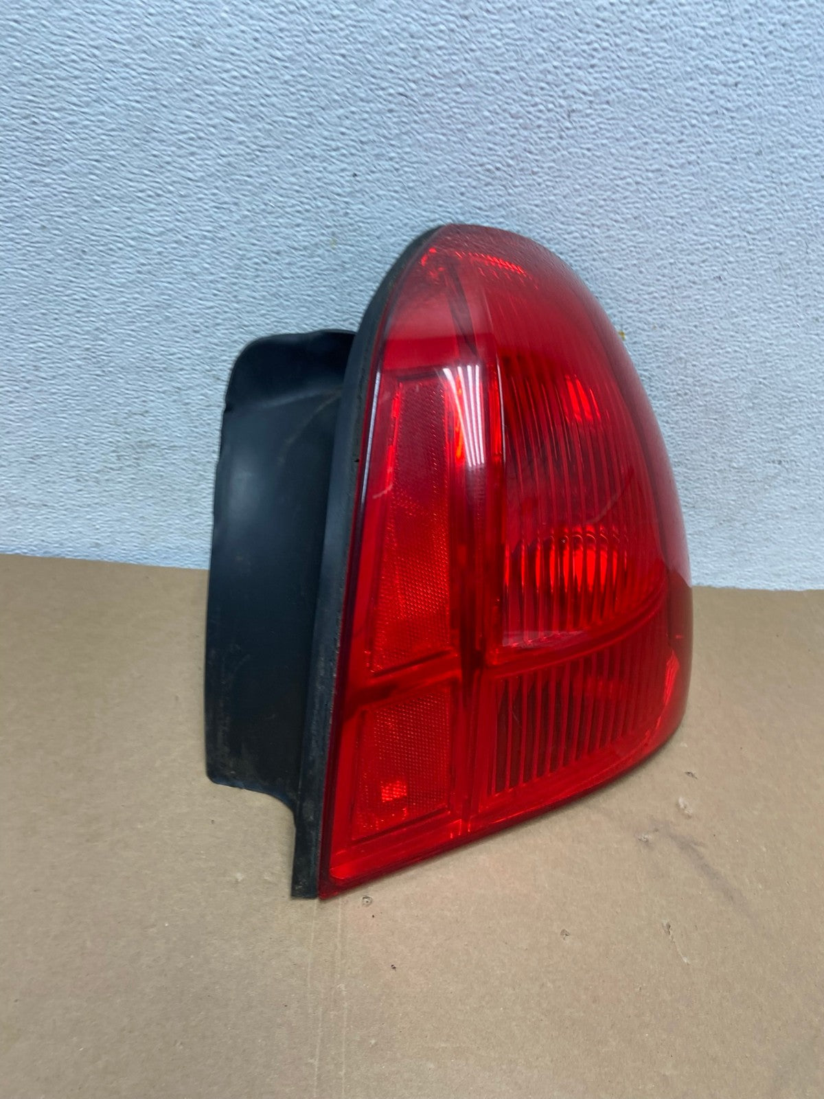 2003 to 2011 Lincoln Town Car Right Passenger Rh Tail Light AD7855 LK2
