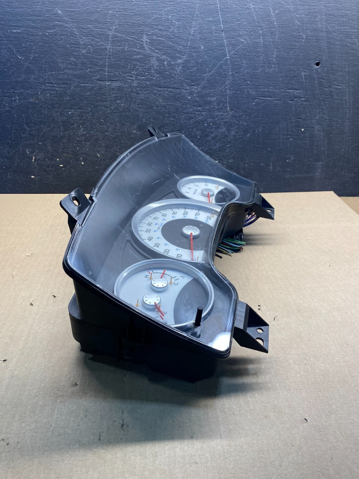 2005 Dodge Durango Speedometer Instrument Cluster Gauge AG7473 DG1