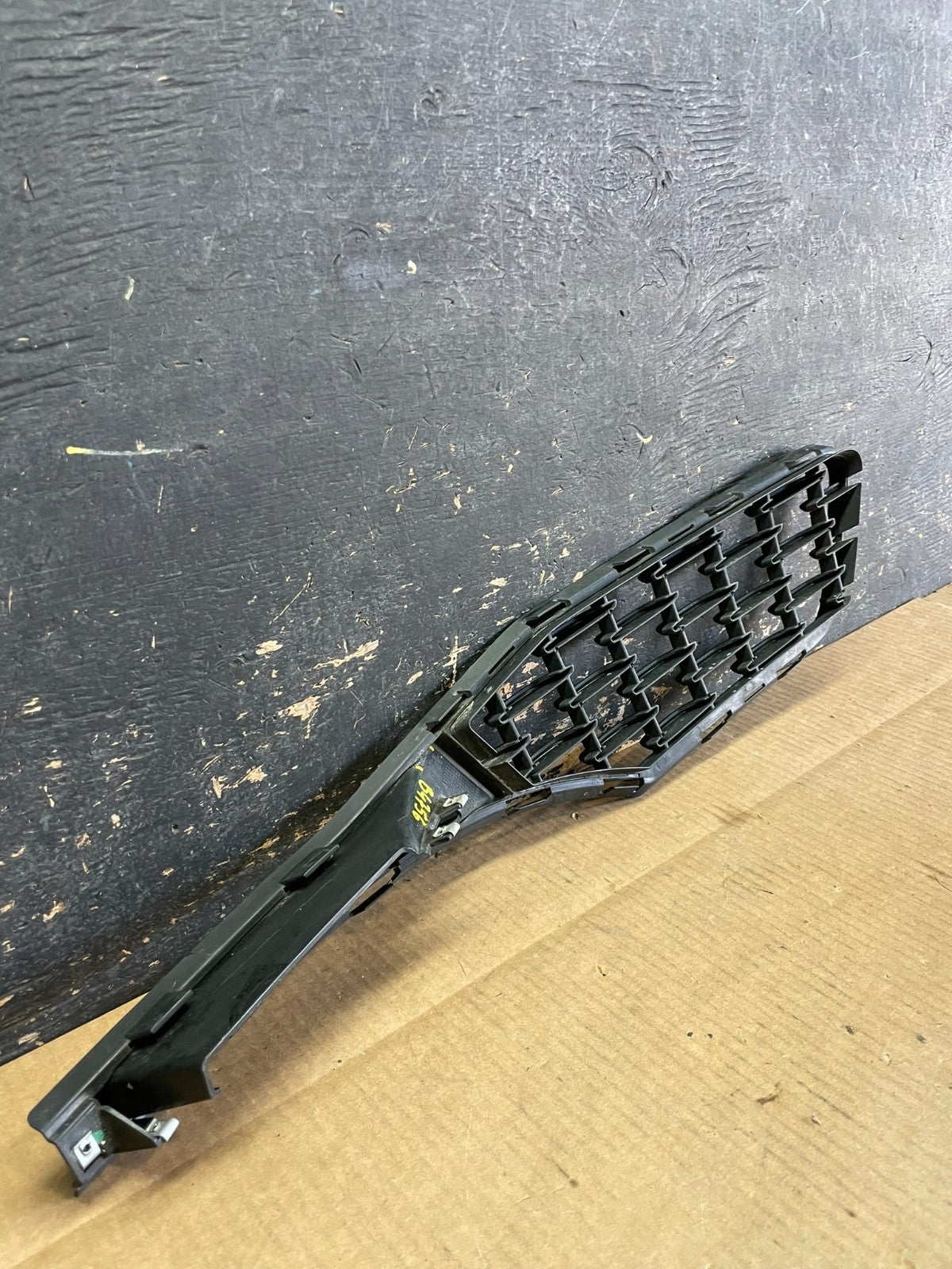 2014-2020 Maserati Quattroporte Front Left Bumper Grille Trim Cover AB28176