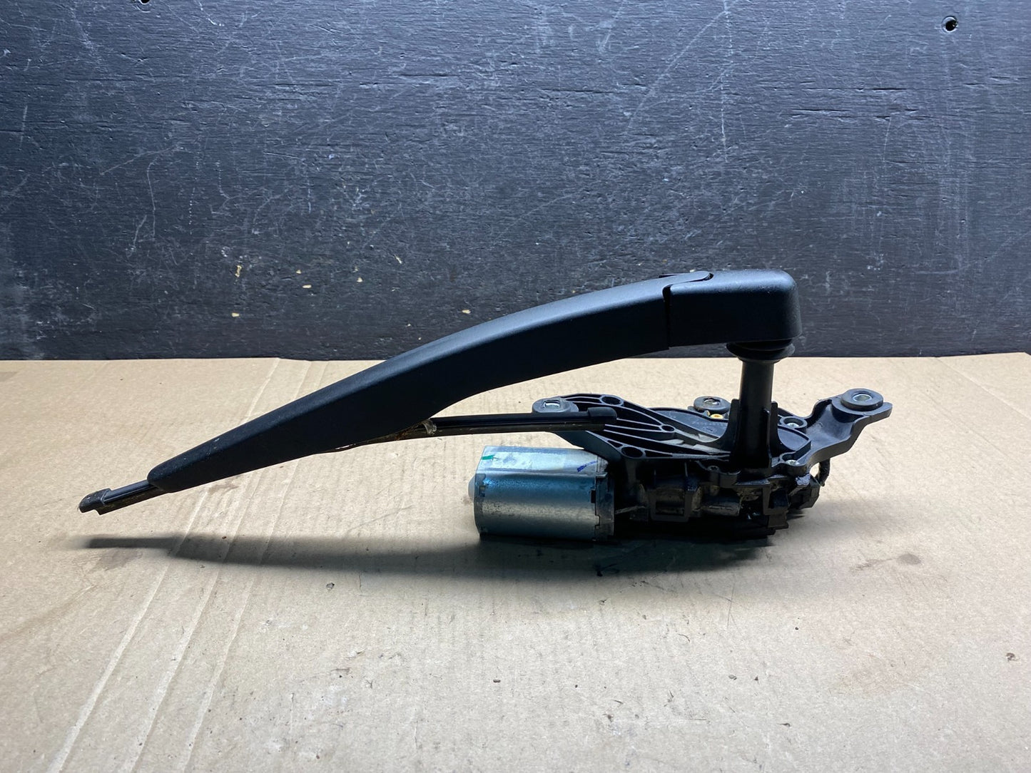 2013 to 2019 Ford Escape Rear Windshield Wiper Motor AG35933