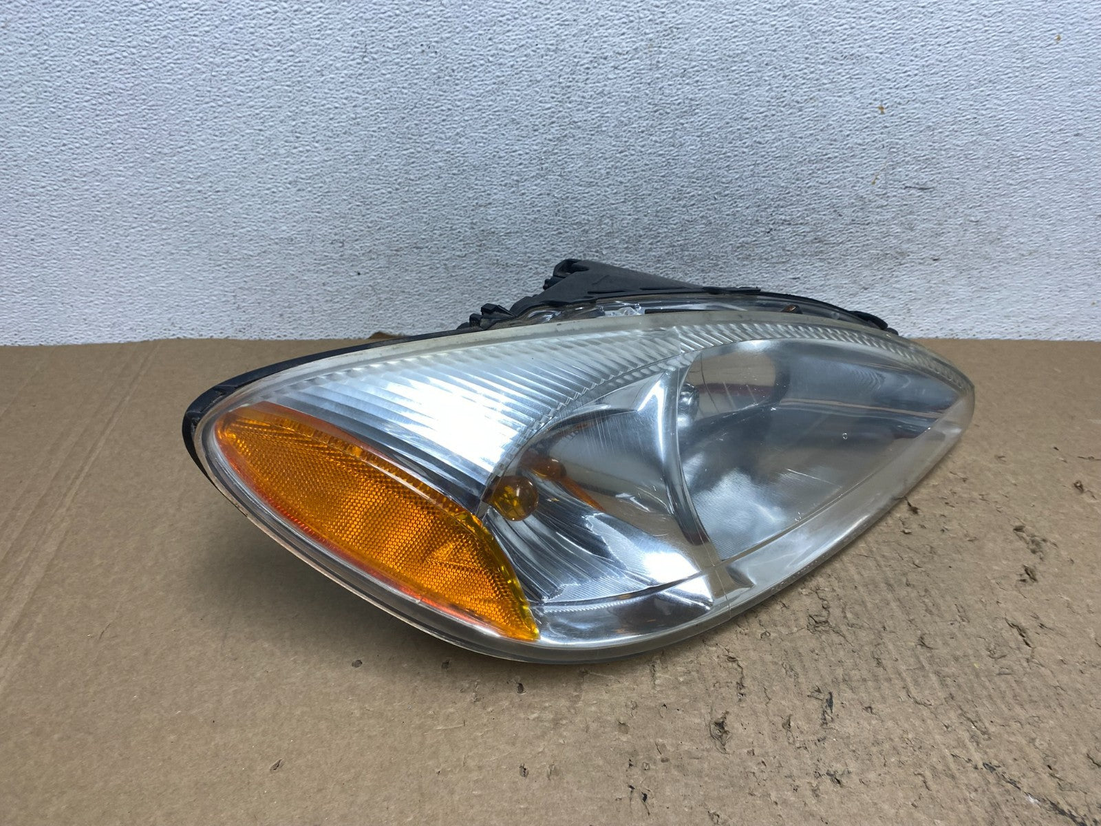 2000 to 2007 Ford Taurus Right Passenger RH Side Halogen Headlight AF8328 DW2