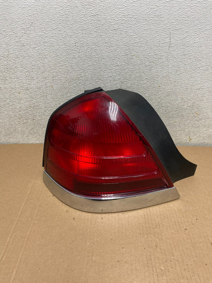 1998-2003 Ford Crown Victoria Left Driver Lh Side Tail Light Oem P9094 DW0