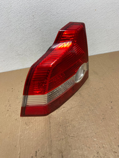 2004 to 2007 Volvo S40 Left Driver LH Side Tail Light AC5941 LK2