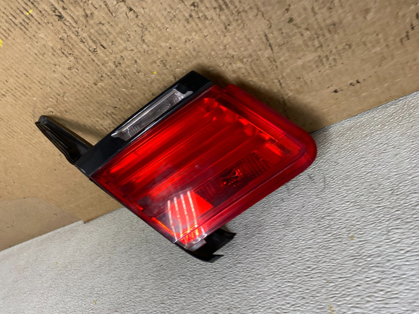 2009 - 2012 Bmw 7-Series F01 F02 750i Left Driver LH  Inner Tail Light G18382