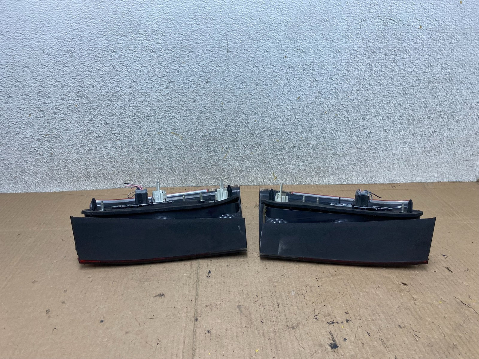 2005 to 2007 Volvo Xc70 V70 Left+Right set Tail Lights Oem R7736 PS8