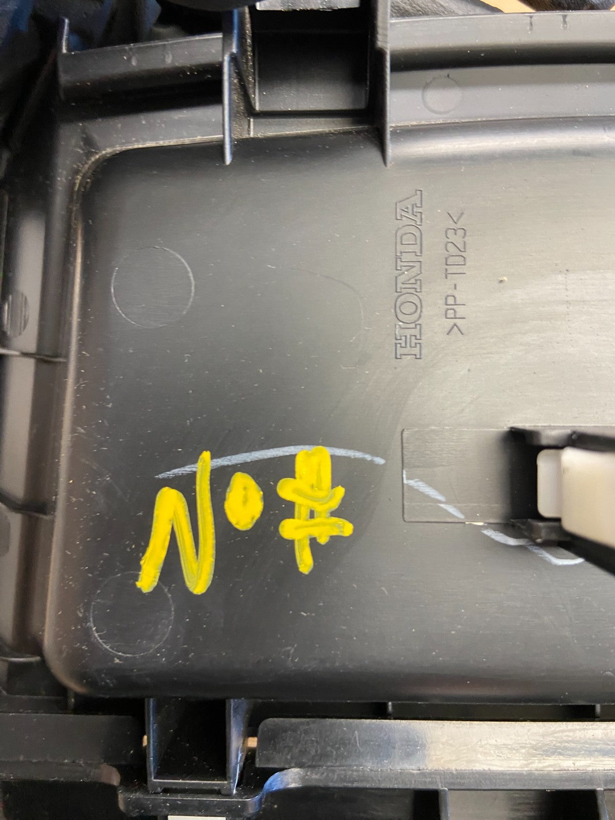 2009 to 2011 Honda Pilot Information Display Screen AD2147 DG6
