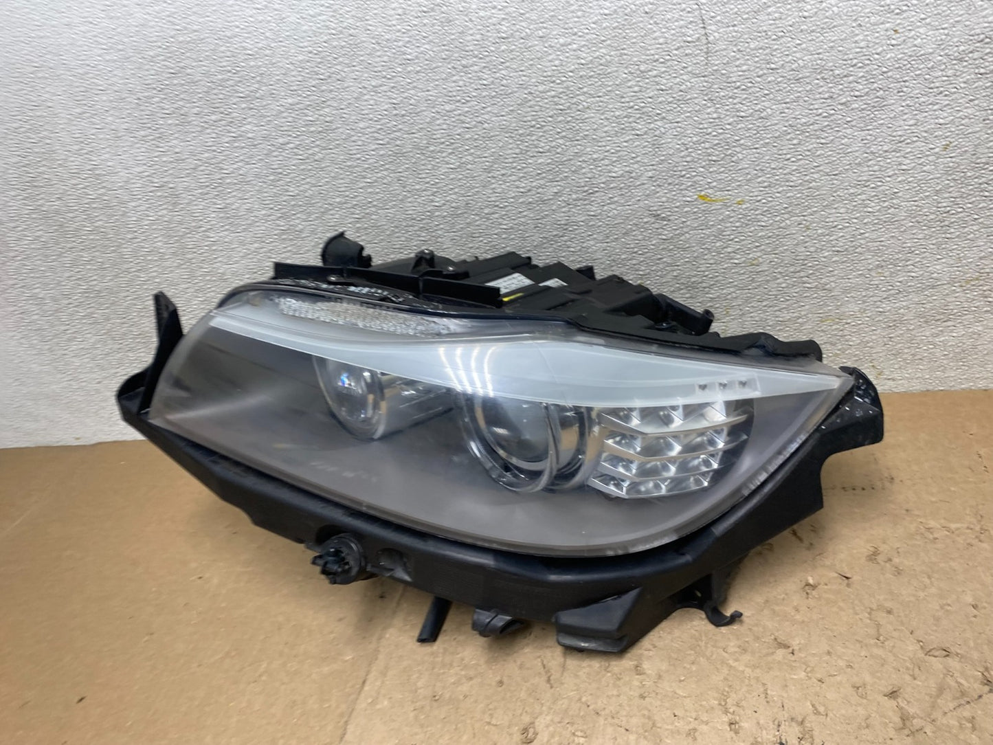 2009-2011 Bmw 3 Series 328i 4/D Sedan Left Driver Headlight Xenon OEM W9324 DG1