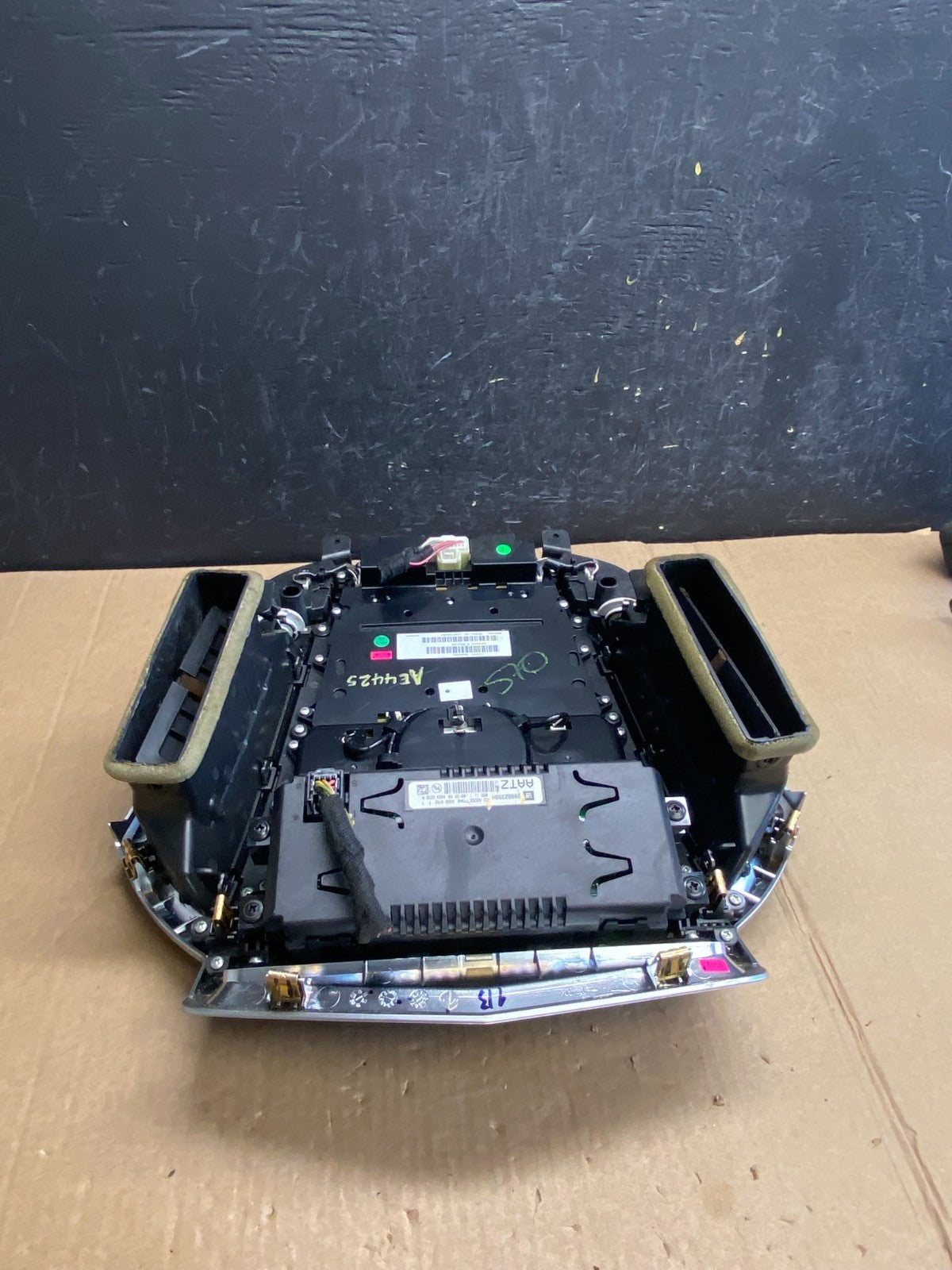 2011-2012 Cadillac SRX A/C Heater Radio Climate Control Panel Bezel OE ae4425 DG5