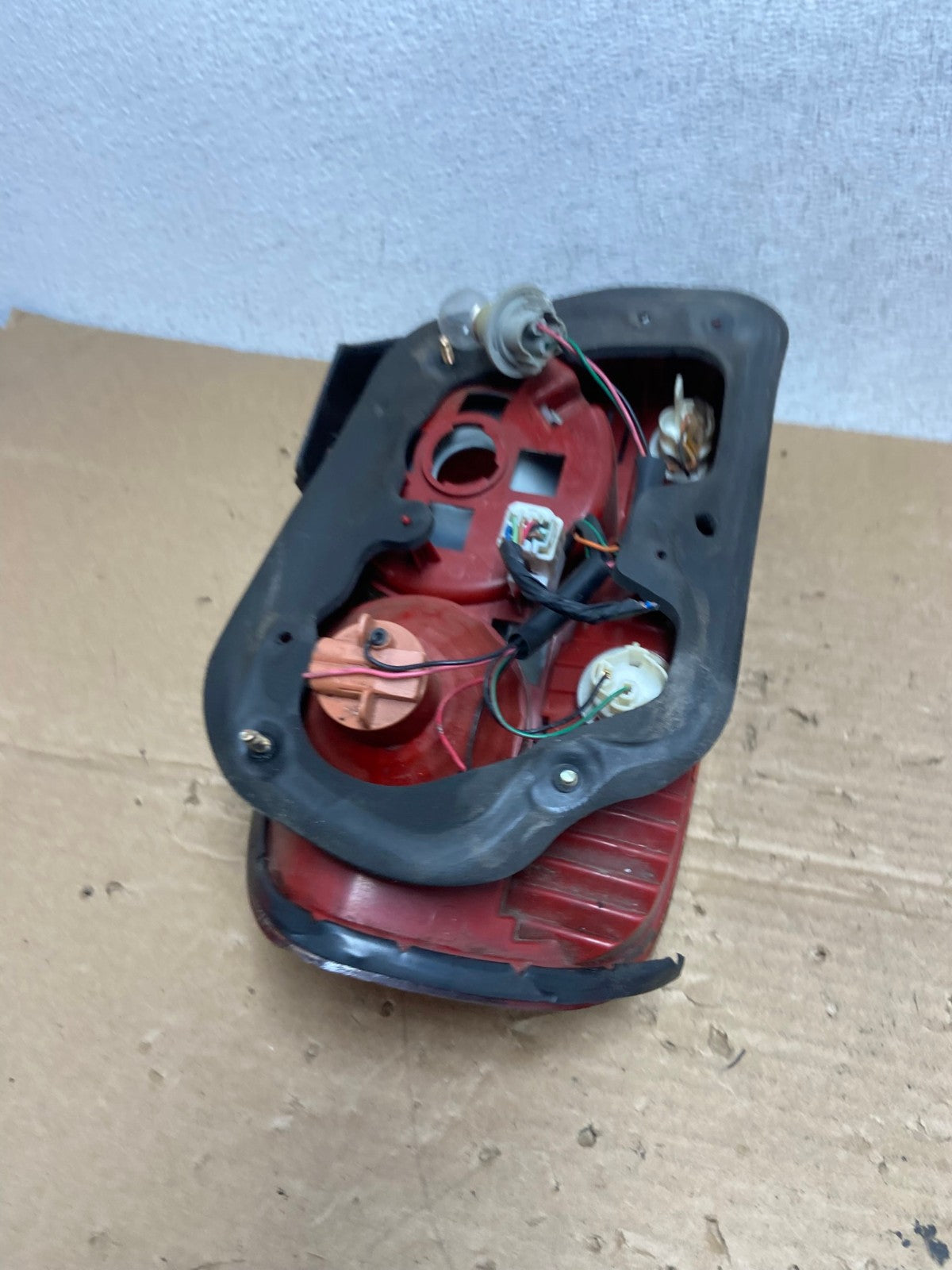 2002 - 2005 Hyundai Sonata Right Passenger RH Side Tail Light AD4109 LK9