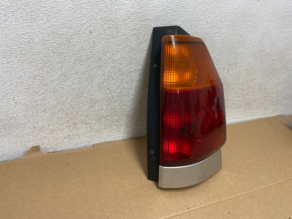 2002-2009 GMC Envoy Right Passenger RH Side Tail Light AH7727 LK1