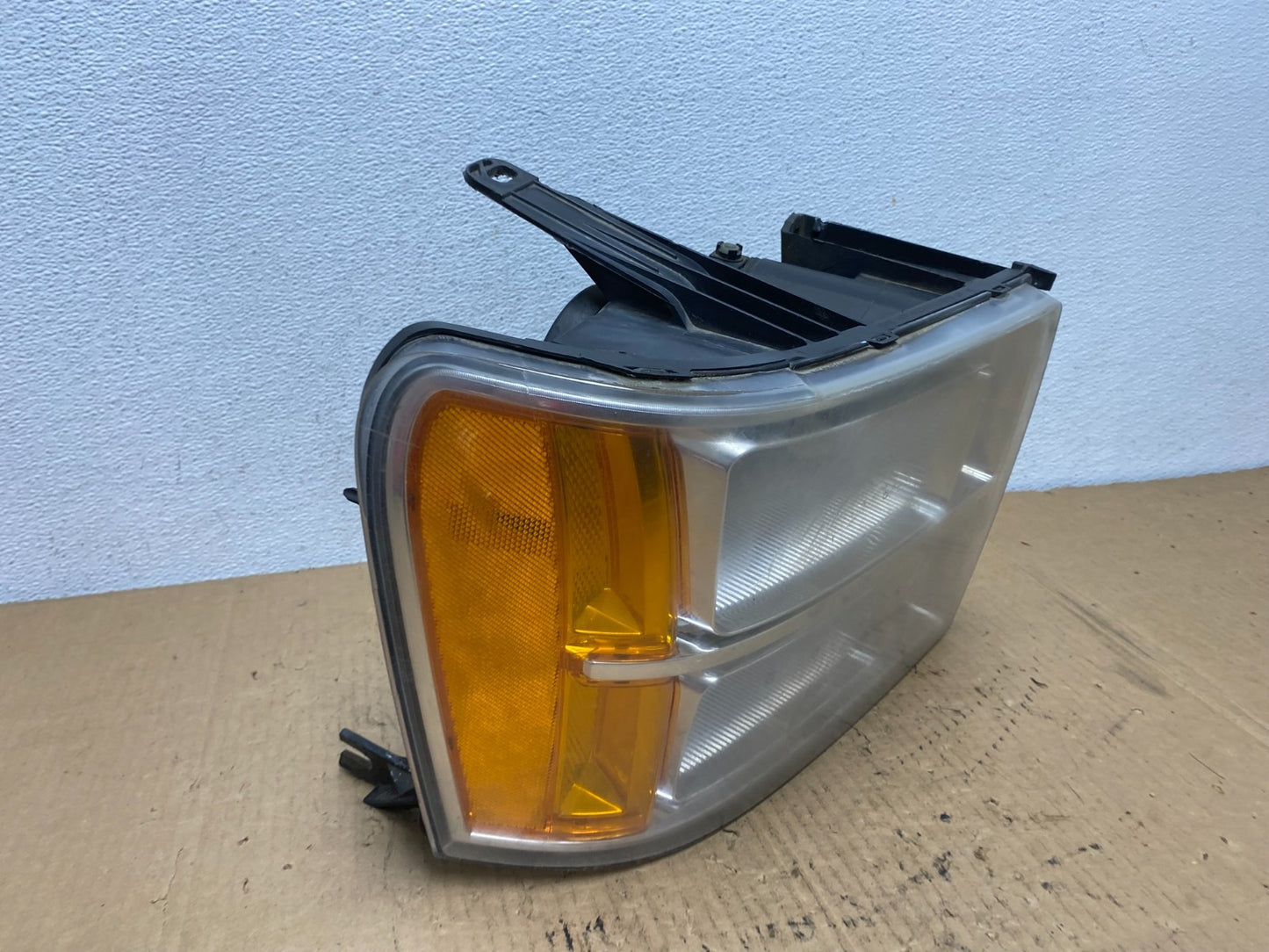 2007 - 2014 GMC Sierra Right Passenger RH Halogen Headlight AD1152 DW2