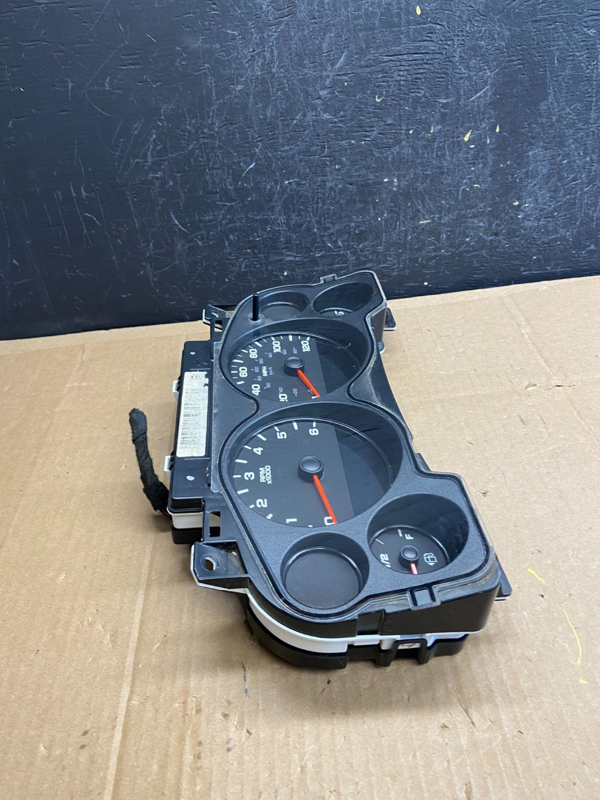 2007 to 2013 Chevrolet Silverado Suburban Cluster Gauge Speedometer OE ad2157 DG1