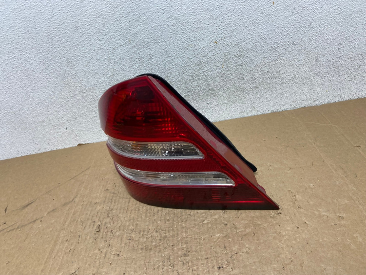 2005-2007 Mercedes-Benz C230 C240 W203 C-Class Left Driver Tail Light AG1183 LK1