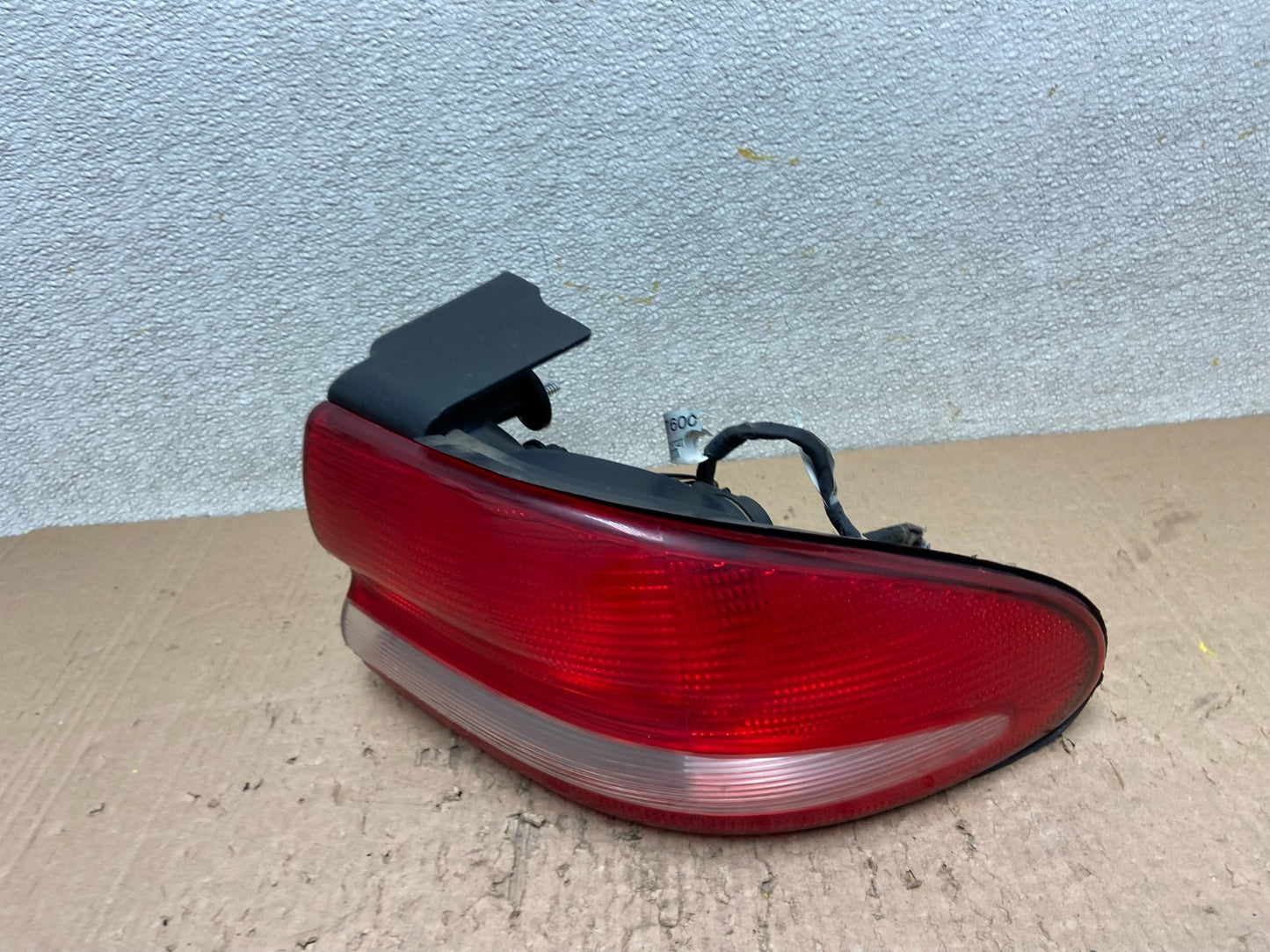 1993 to 1997 Chrysler Concorde Right Passenger Side Tail Light OEM Y0599 GD1