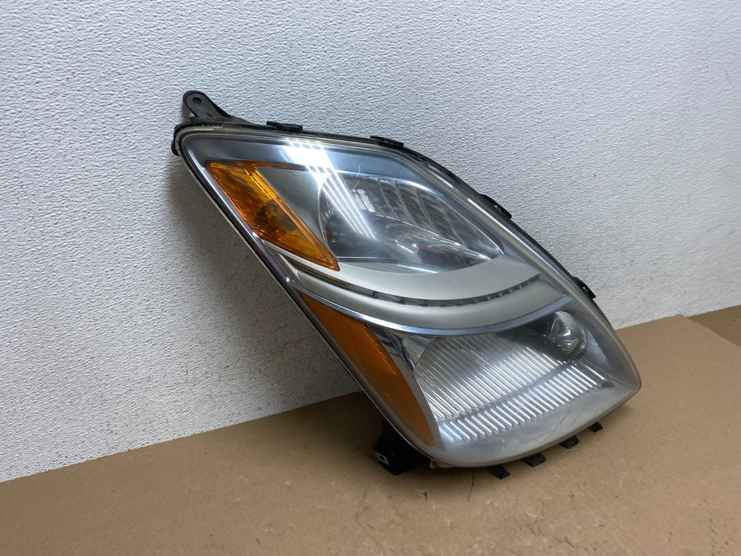 2006-2009 Toyota Prius Right Passenger Rh Side Headlight Halogen AE6693 DW2