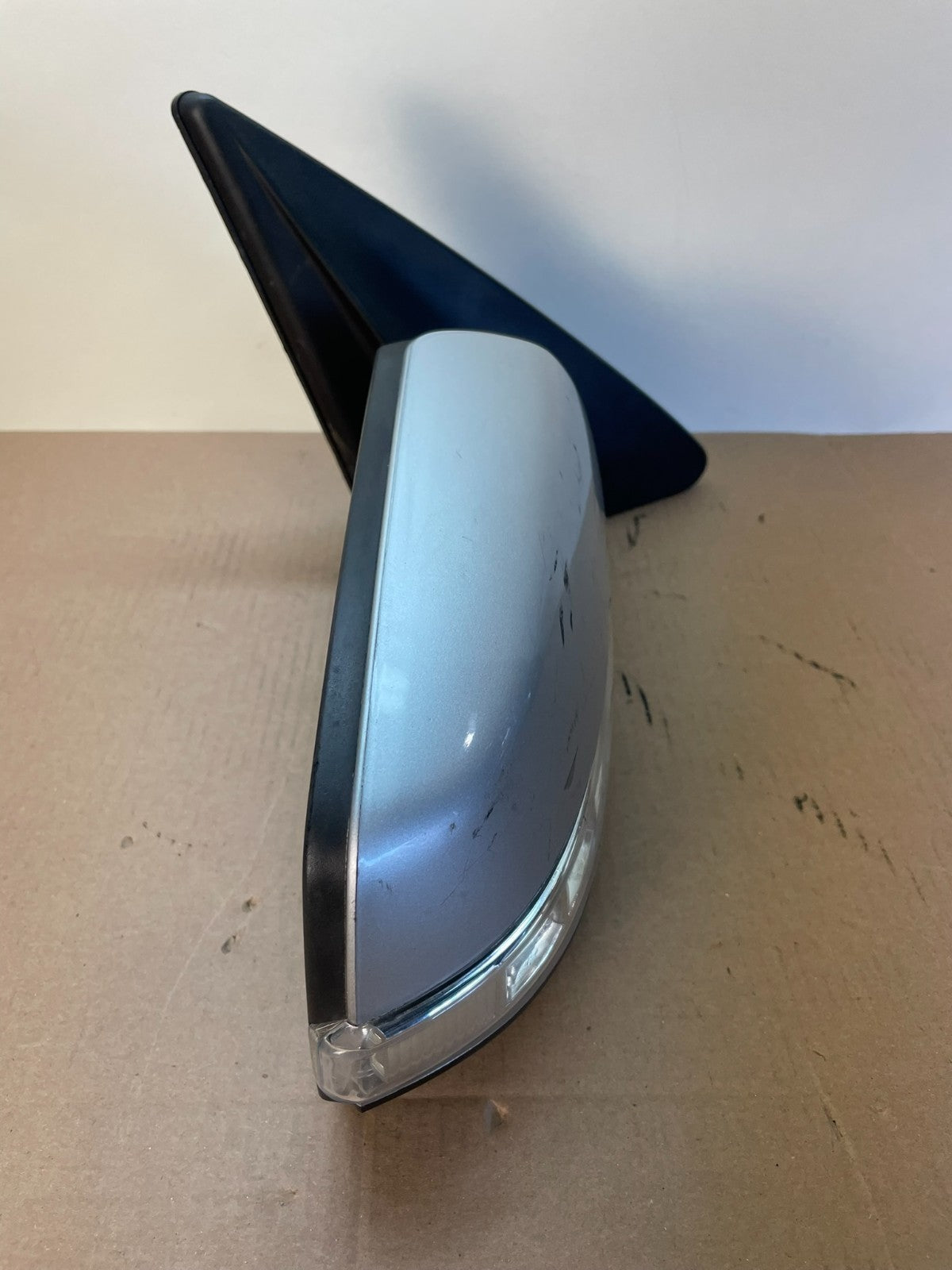 2011 to 2015 Kia Sorento Right Passenger Door Mirror Turn Signal AI8701 DG10