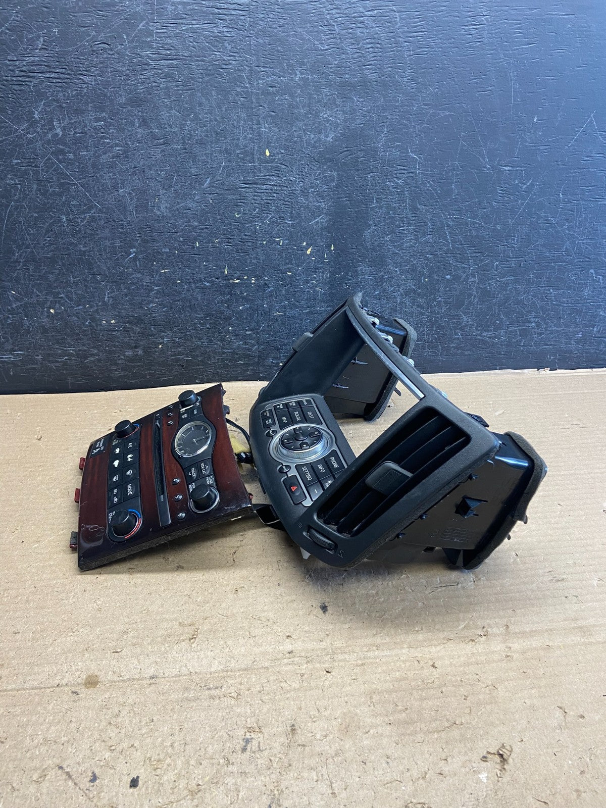 2010 to 2013 Infiniti G37 Radio Player Climate Control Panel Bezel AH5136 DG2