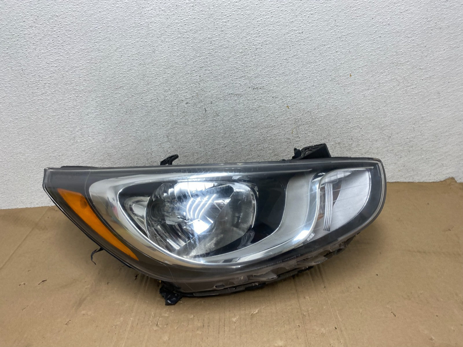 2013 to 2017 Hyundai Accent Right Passenger RH Side Headlight AE9125 DW0