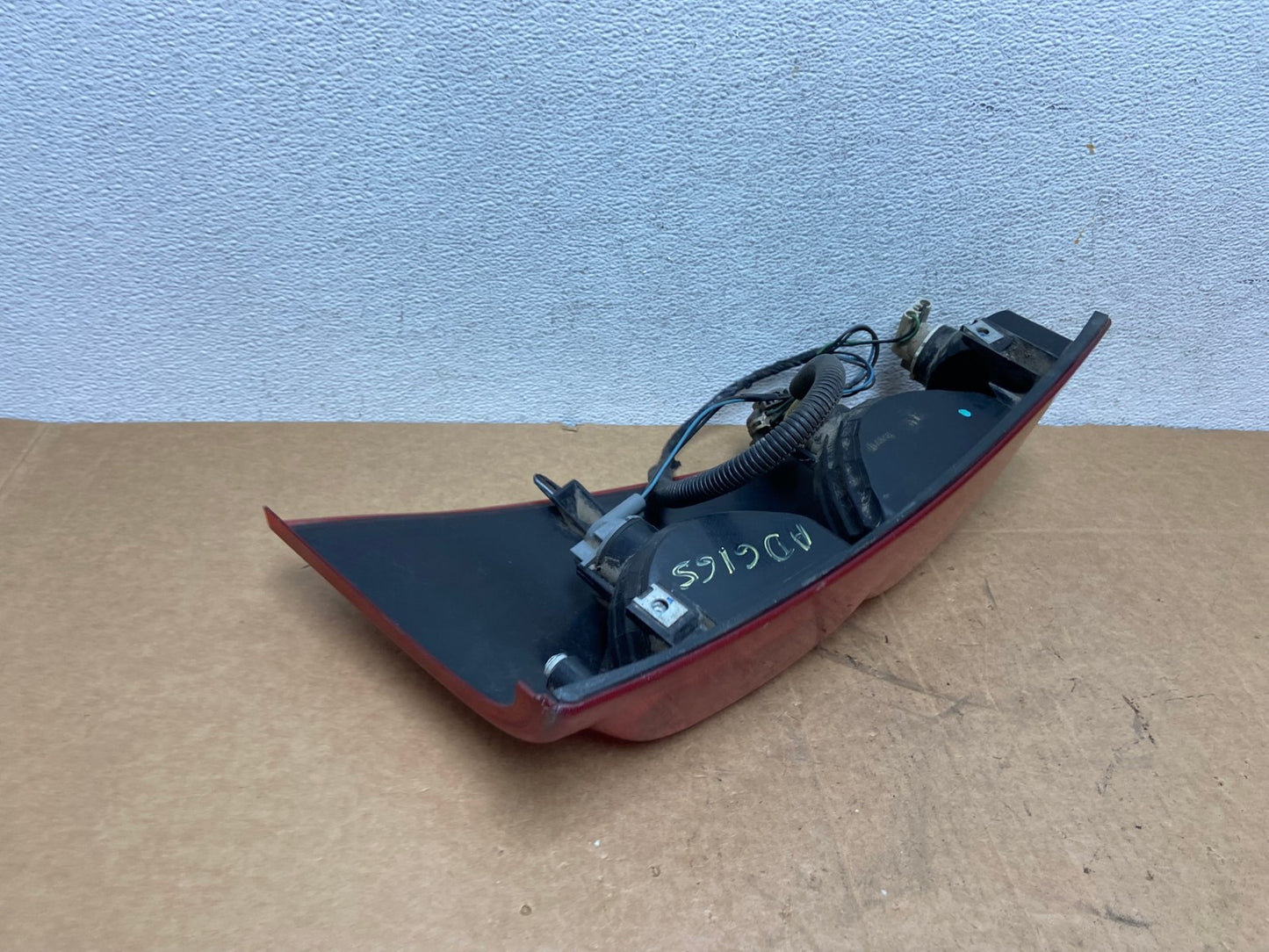 2002 to 2006 Chevrolet Avalanche Left Driver LH Tail Light AD6165 LK5