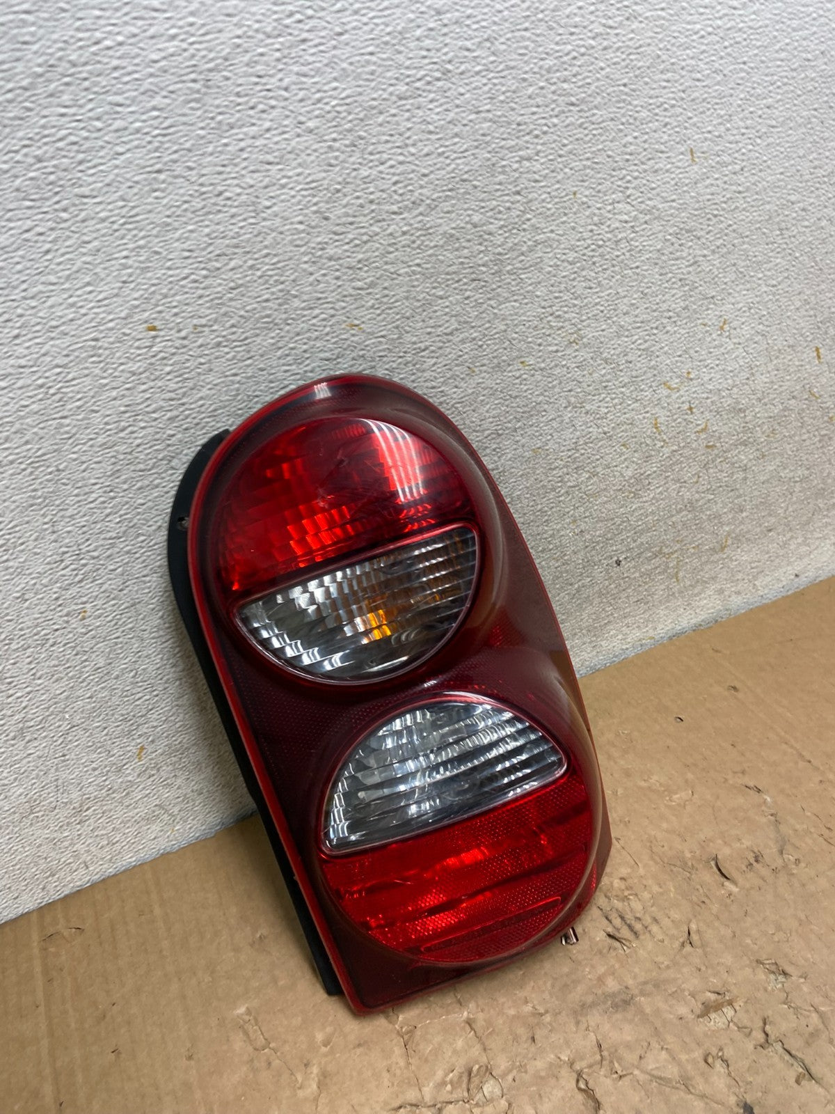 2005 2006 2007 Jeep Liberty Right Passenger Rh Side Tail Light AI9270 LK2