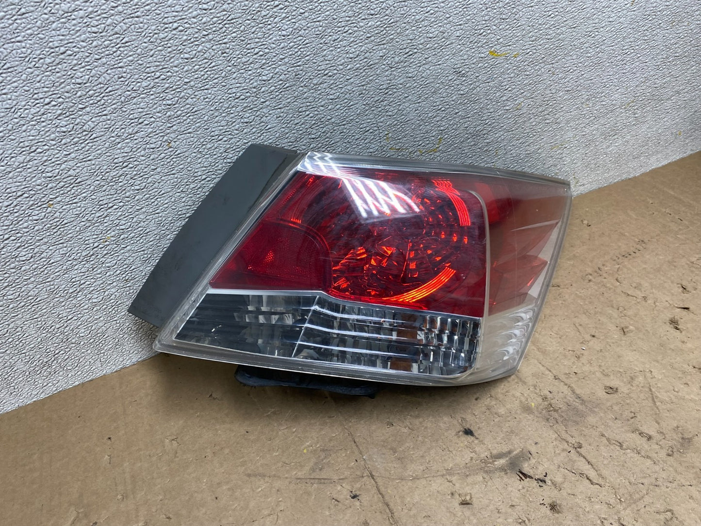 2008 to 2012 Honda Accord Sedan Tail light Right Passenger RH Side X2137 DW2