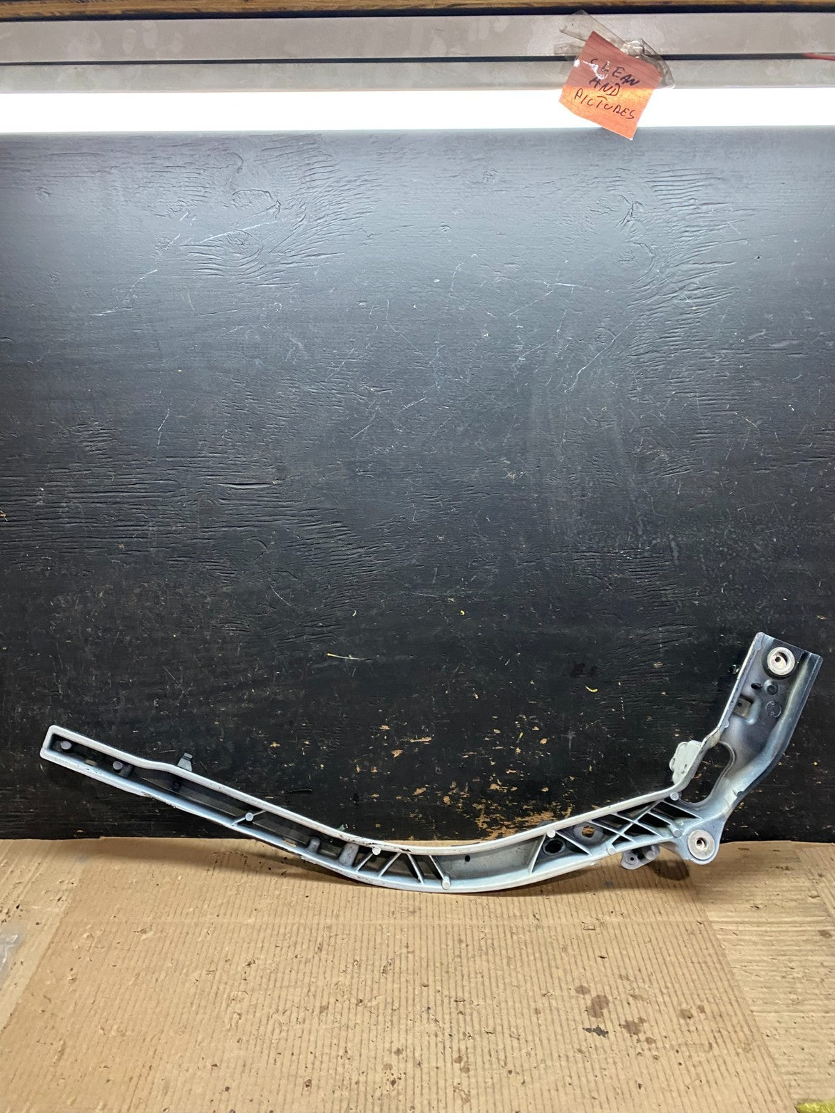 2020 to 2023 Ford Explorer Right RH Upper Tic Bar Oem W6007 DG3