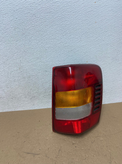 1999-2004 Jeep Grand Cherokee WJ Right Passenger Rh Tail Light AD6534 LK0