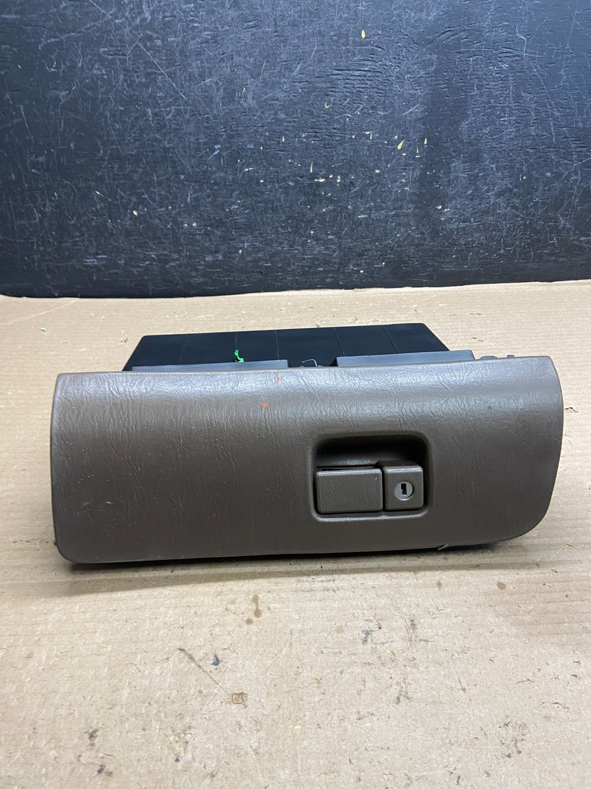 1998 2003 Toyota Sienna Front Right Passenger Storage Glove Box AH3774 DG0