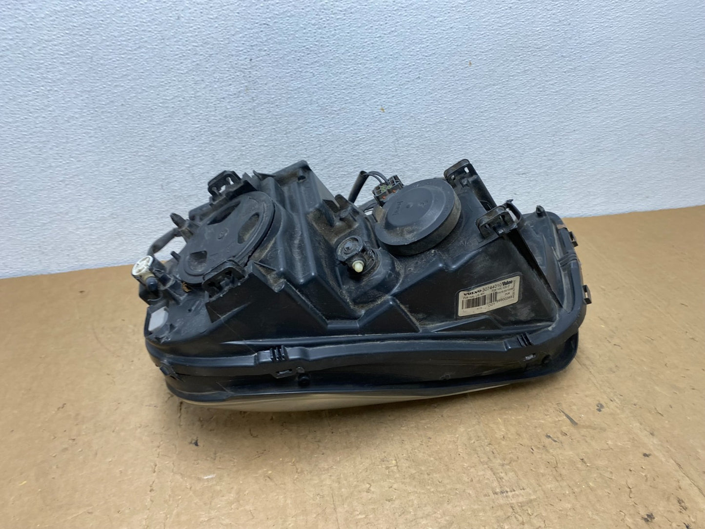 2003 to 2006 Volvo XC90 Right Passenger Rh Side Headlight Halogen AD0660 DW5