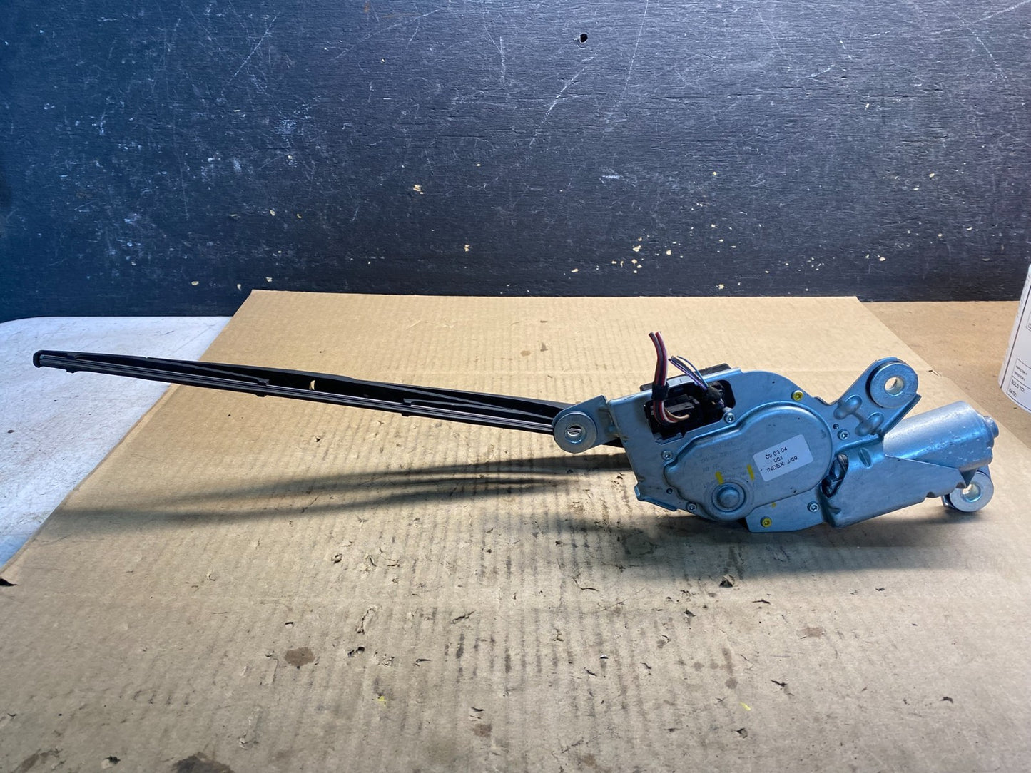 2004 to 2010 BMW X3 E83 Rear Windshield Wiper Motor OEM Z4766  DG5