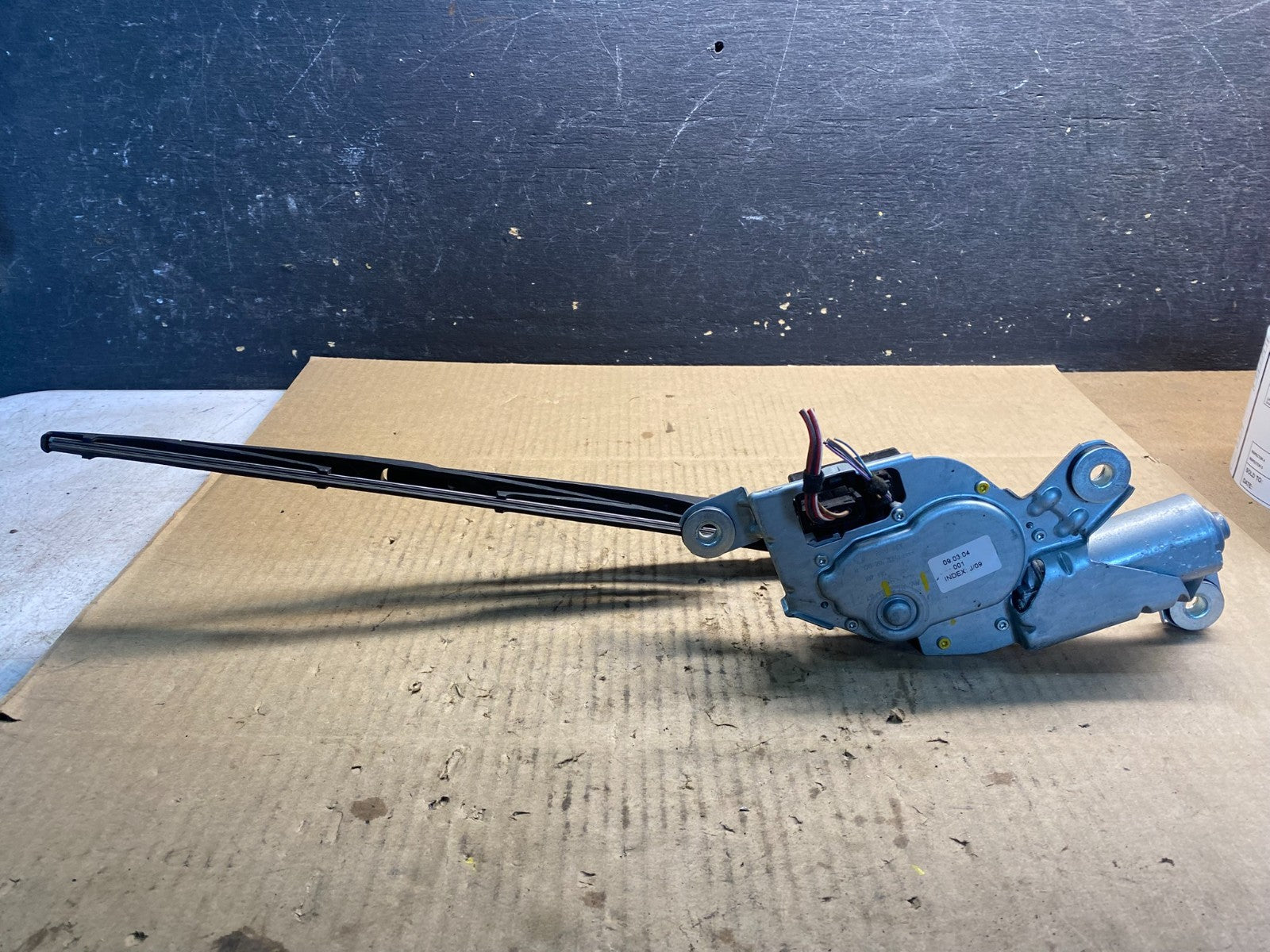 2004 to 2010 BMW X3 E83 Rear Windshield Wiper Motor OEM Z4766  DG5