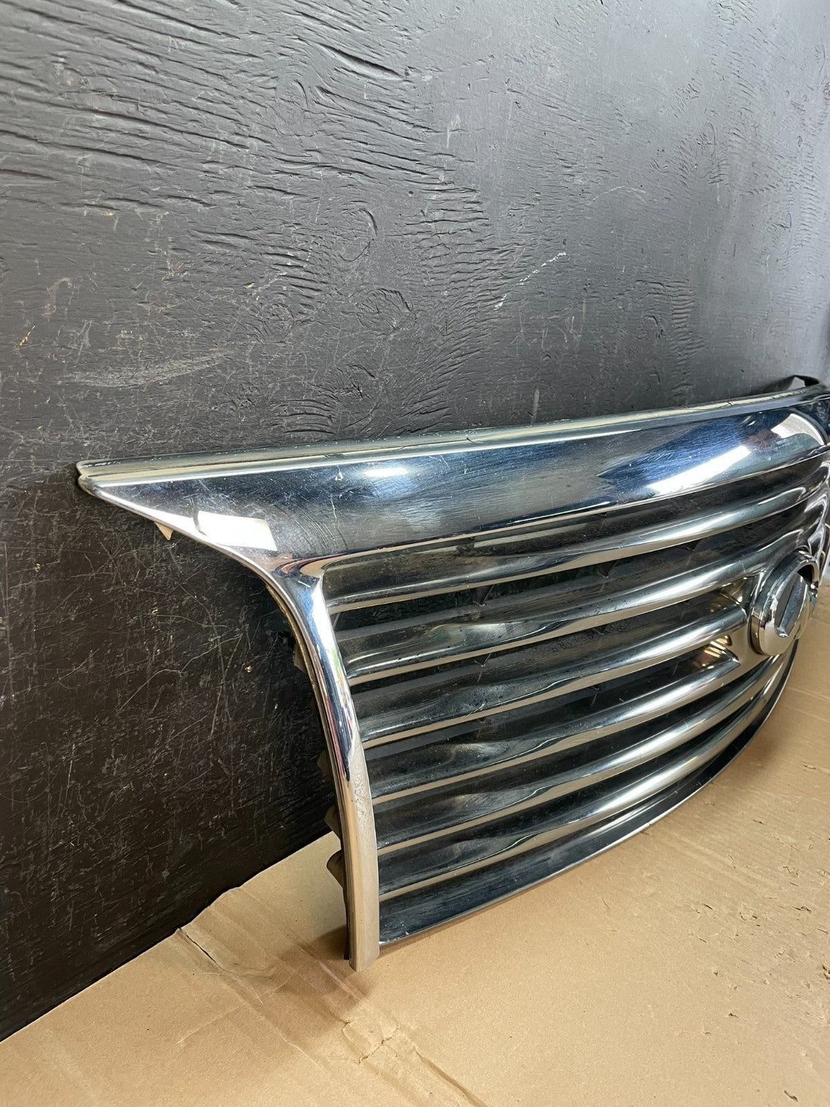 2011 to 2013 Infiniti QX56 Front Camera Upper Chrome Grill Grille AD8265 DG1