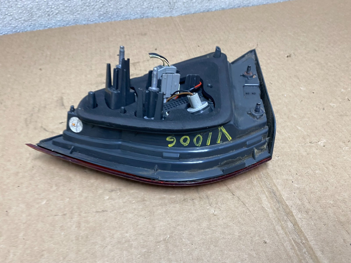 2015 to 2017 Chrysler 200 Sedan Left Driver Side Inner Tail Light V1006 DW6