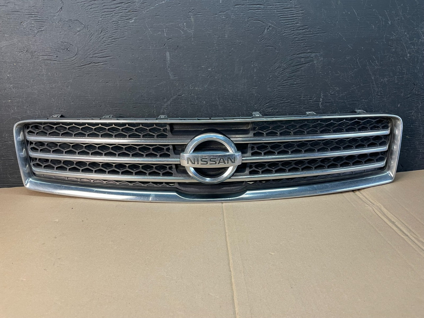 2009 to 2011 Nissan Maxima Front Upper Grill Grille 62070-9N00A AD8318 DG0