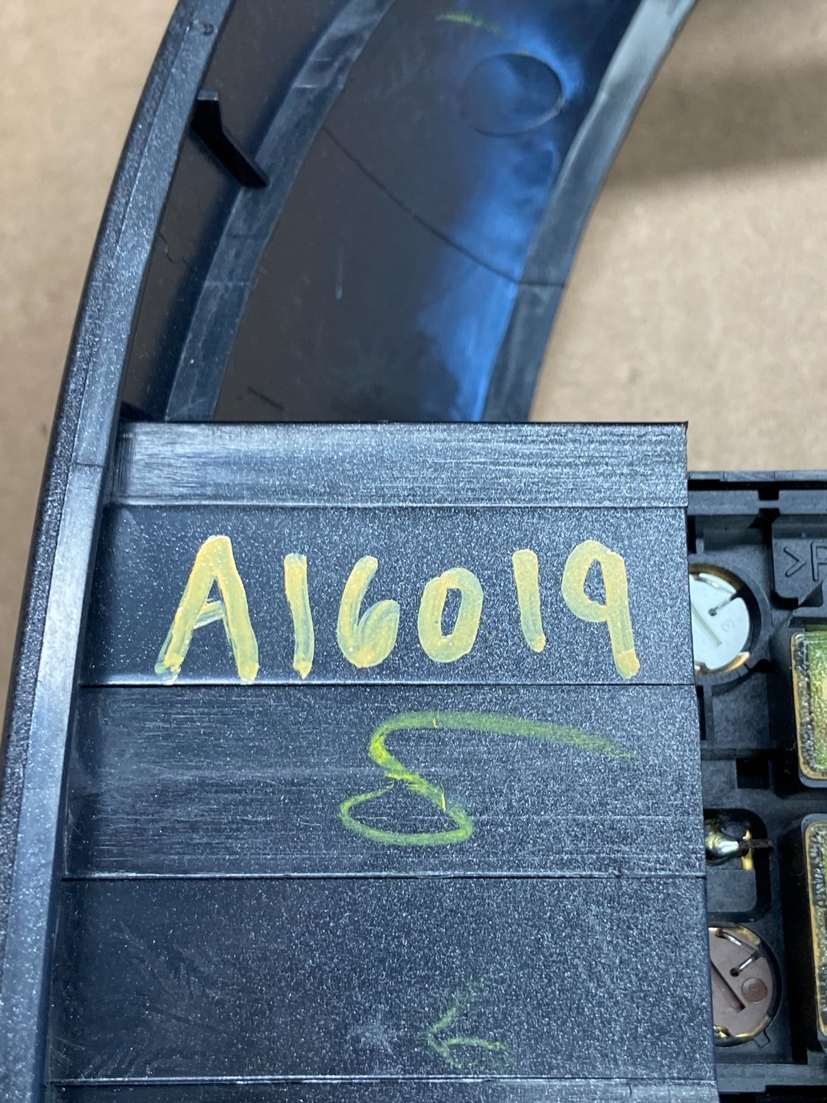 2004 to 2010 Toyota Sienna Left Side Climate Switches Bezel Trim AI6019 DG5