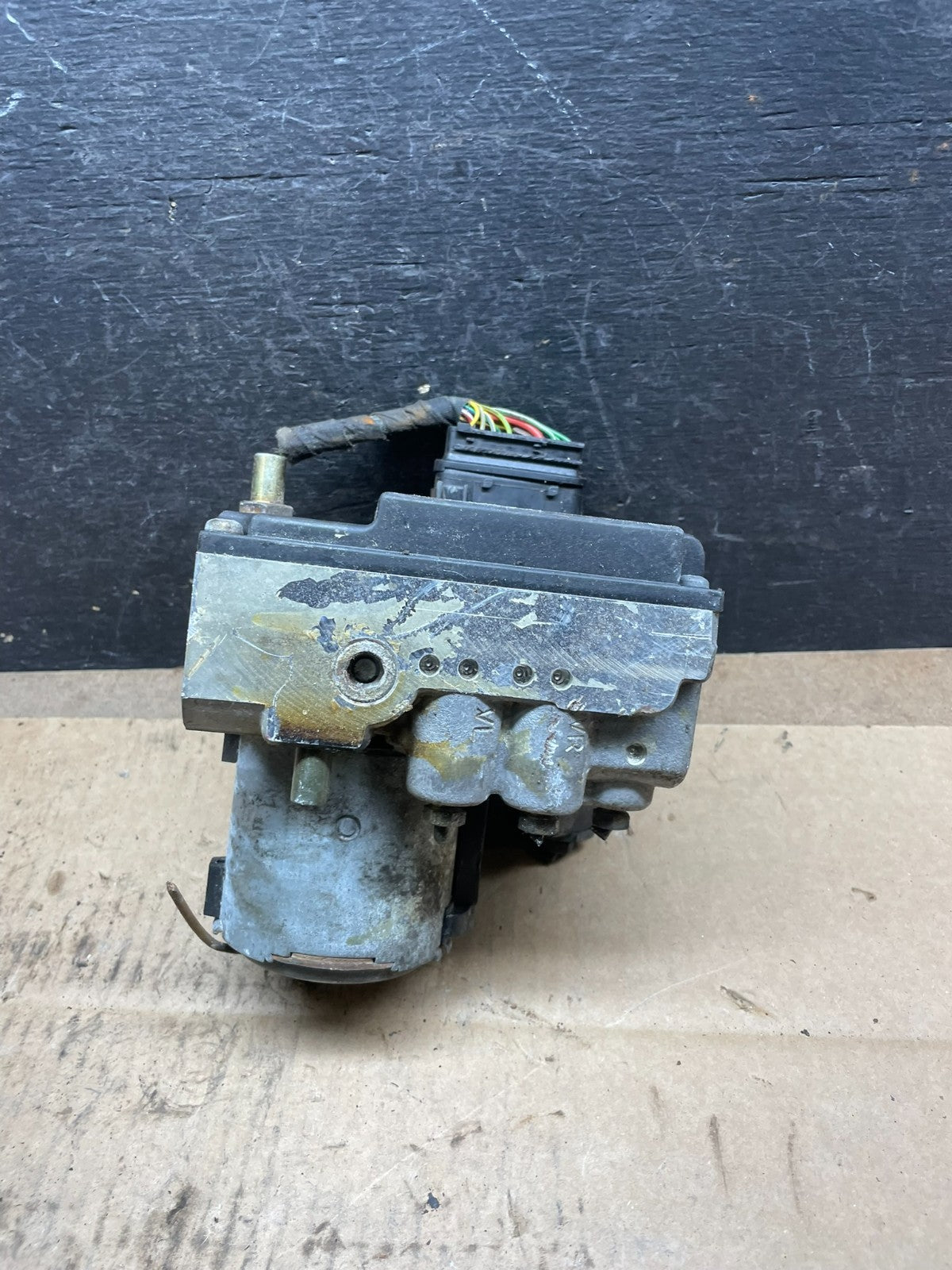 1996 to 1999 Mercedes E320 E420 ABS Anti Lock Brake Pump R9311 DG0