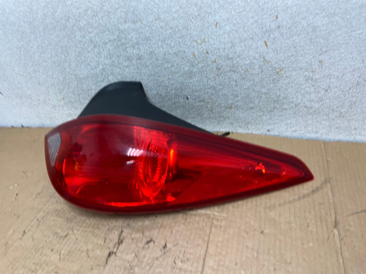 2006 - 2009 Pontiac G6 Coupe Right Passenger RH Side Tail Light AI8312 LK1
