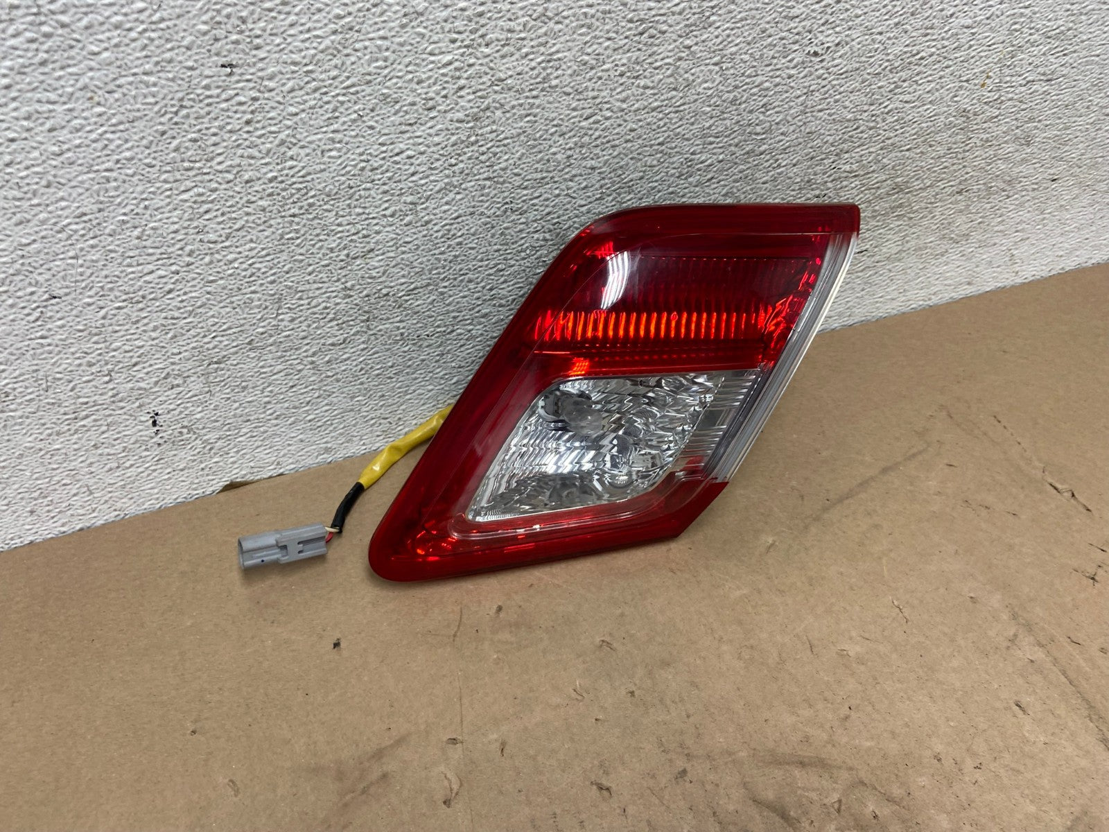 2010 - 2011 Toyota Camry Right Passenger RH Side Inner Tail Light AG4690 LK2