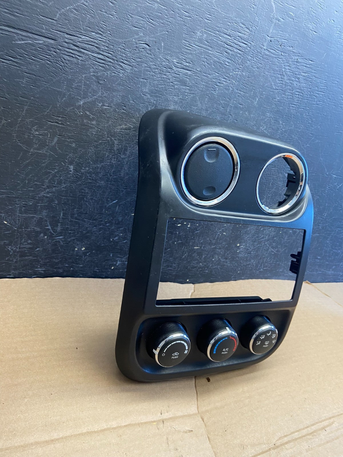 2011 to 2017 Jeep Compass Dash Climate Temperature Control Radio Bezel AF1787 DG3