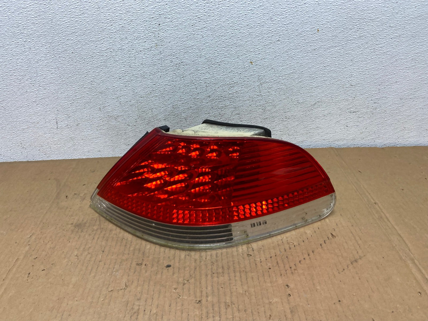 2002 to 2005 BMW 7-Series 745i 760i Right Passenger Tail Light AD0957 LK0