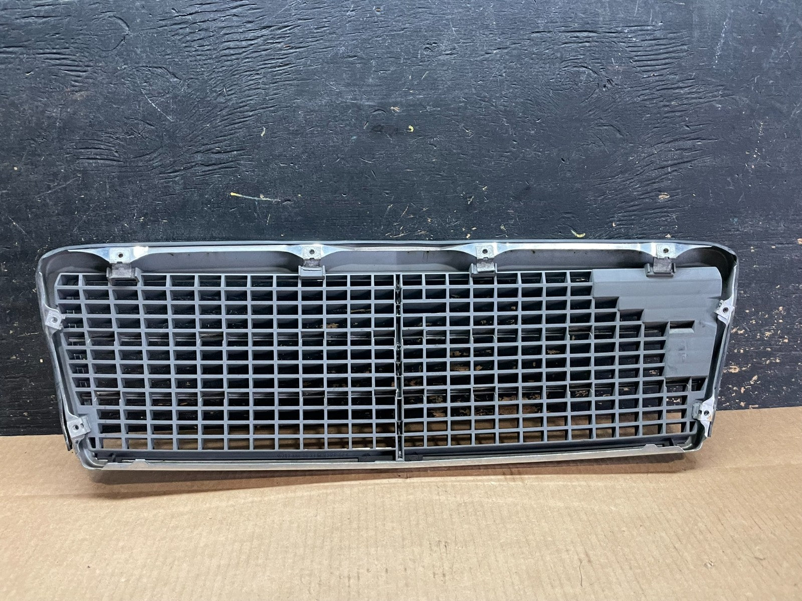 1994-1997 Mercedes C-Class C230 C320 C350 Front Upper Grill Grille OEM AA9119 DG4