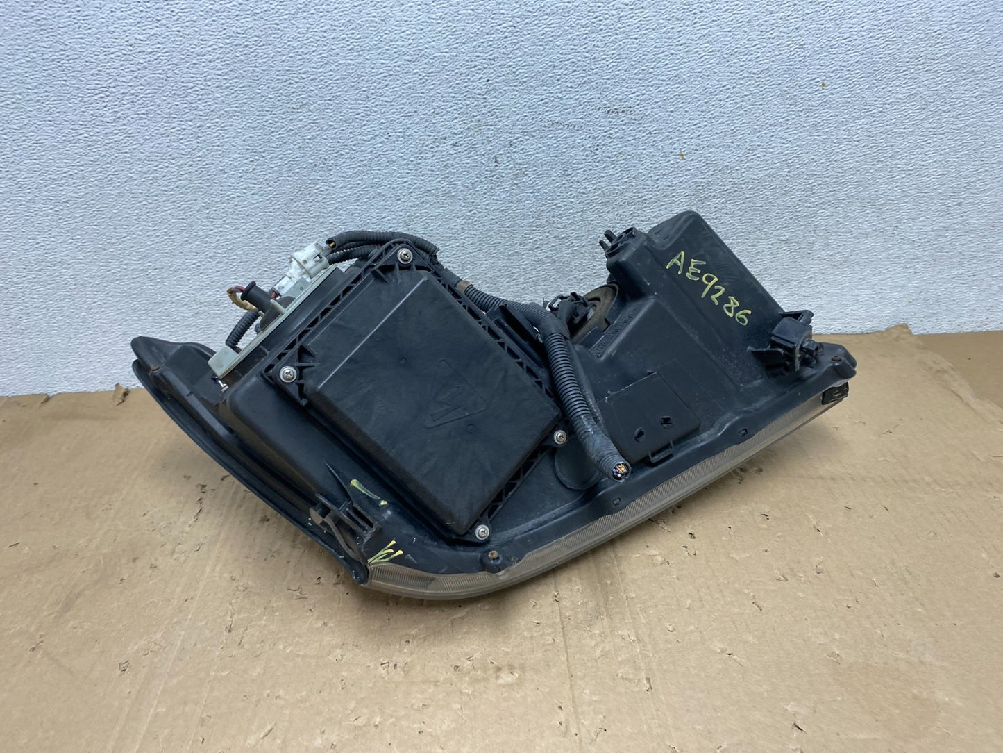 2004 to 2009 Lexus RX330 RX350 Xenon Left Driver Side Headlight AE9286 DW7