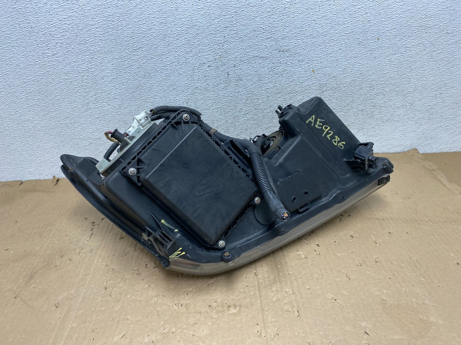 2004 to 2009 Lexus RX330 RX350 Xenon Left Driver Side Headlight AE9286 DW7