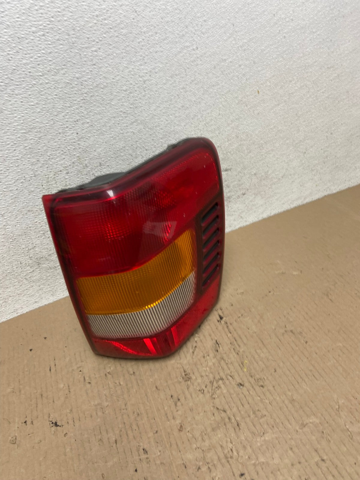 1999-2004 Jeep Grand Cherokee WJ Right Passenger Rh Tail Light AF5902 LK2