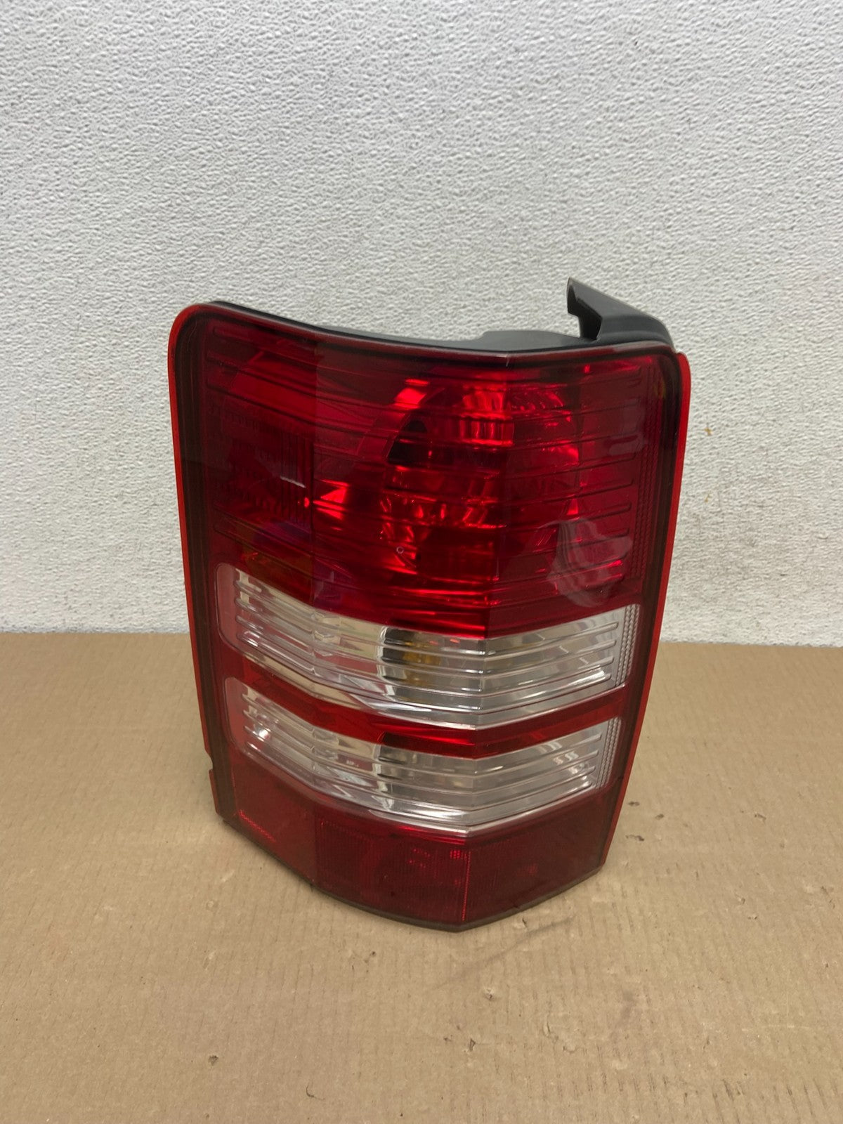2008 to 2012 Jeep Liberty Left Driver Side Lh Tail Light AG5862 DW0