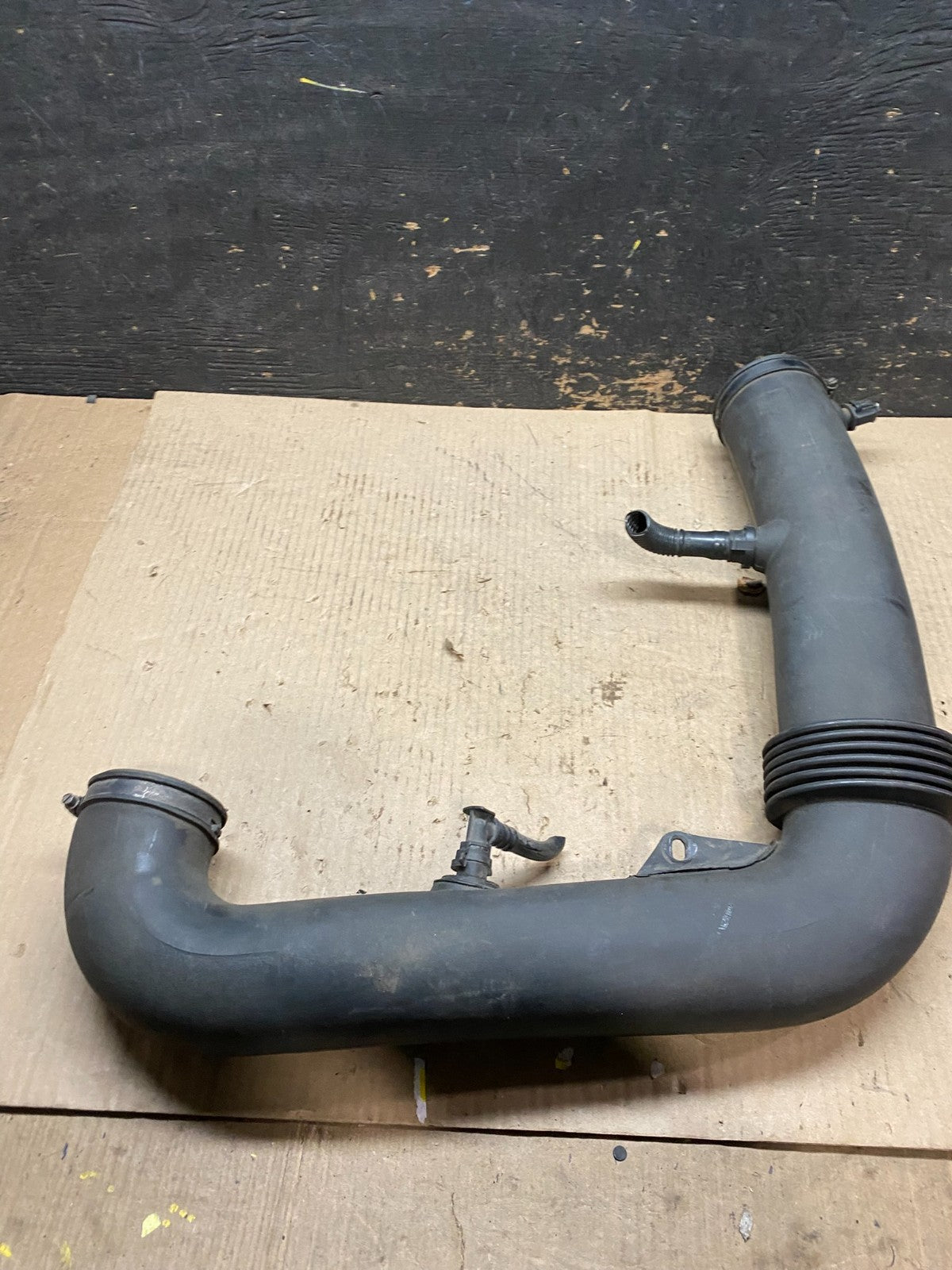 2000 to 2002 Jaguar S-Type Air Intake Hose Duct Tube OEM  u7737 DG2